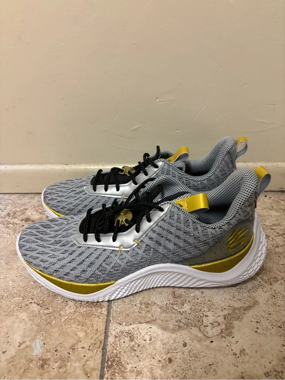 Under Armour Men's Curry Flow 10 Gray Athletic Shoes Size 15 3026274-101